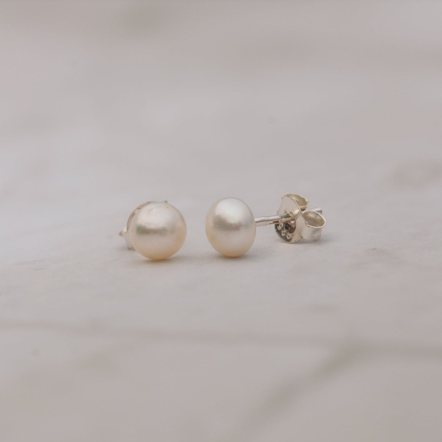 Stříbrné náušnice se sladkovodní perlou Grace mini 5 mm