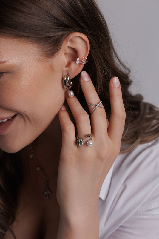 Stříbrný ear cuff se zirkony – No Rules