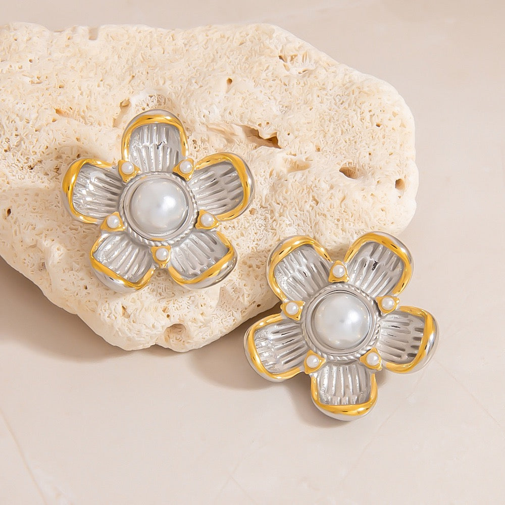 Náušnice kytičky Fleur Royale, pozlacené s perlou