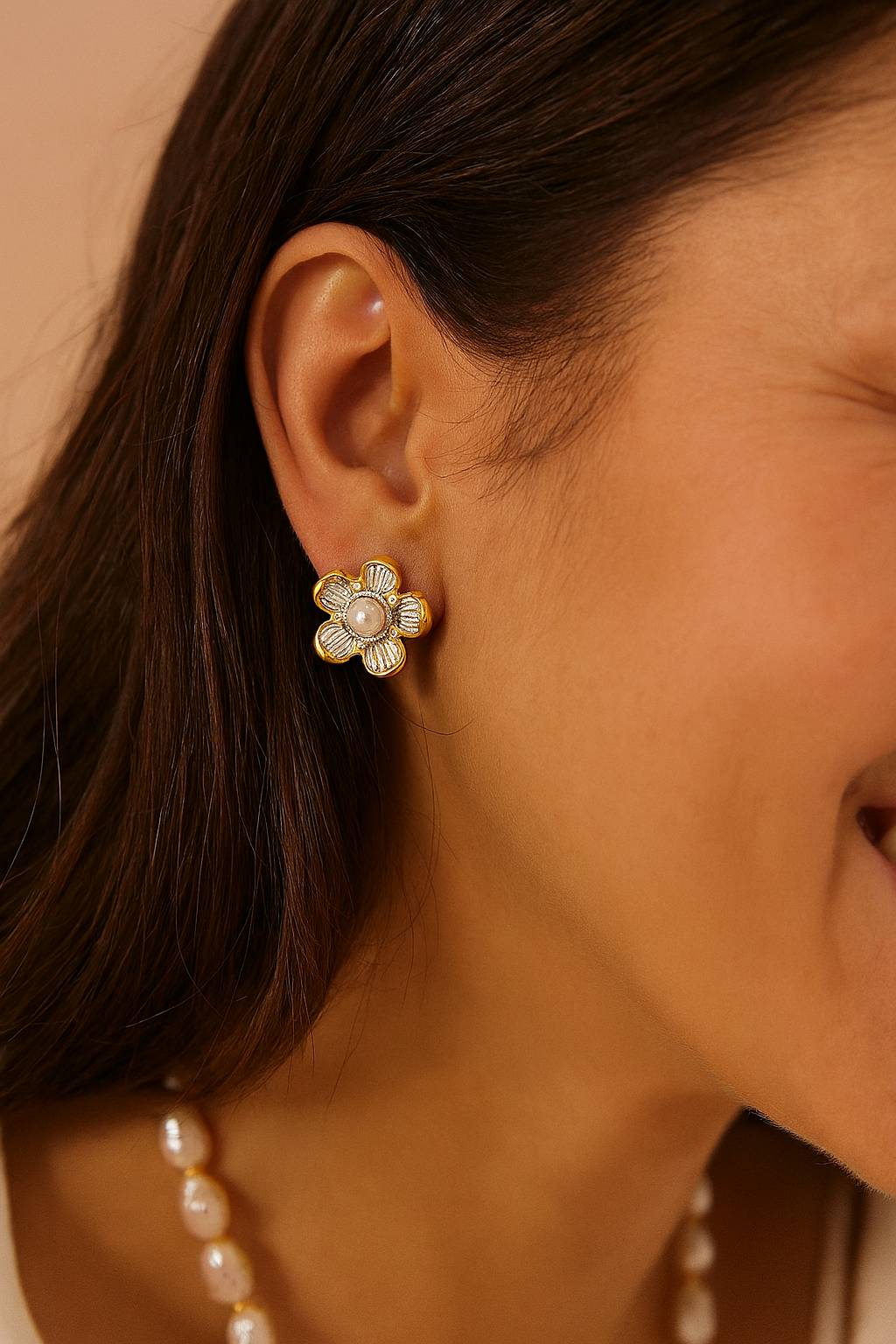 Náušnice kytičky Fleur Royale, pozlacené s perlou