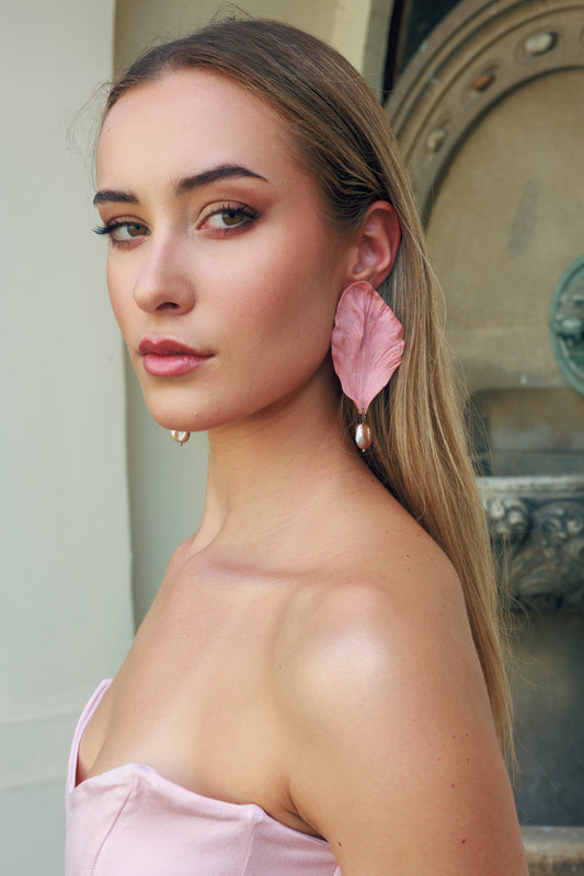 Růžové květinové náušnice s říční perlou | Rosé Bloom