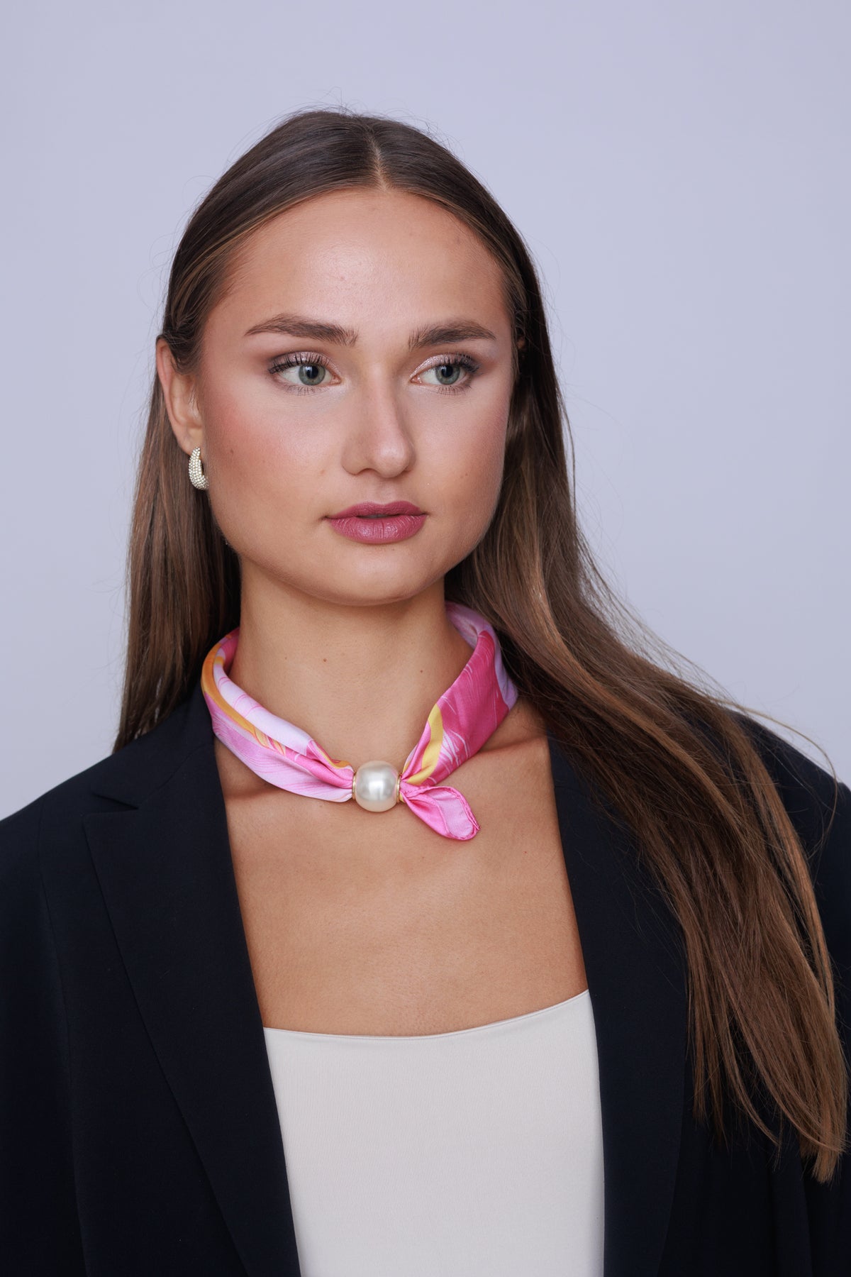 Růžový šátek s perlou | Pink Pearl Scarf