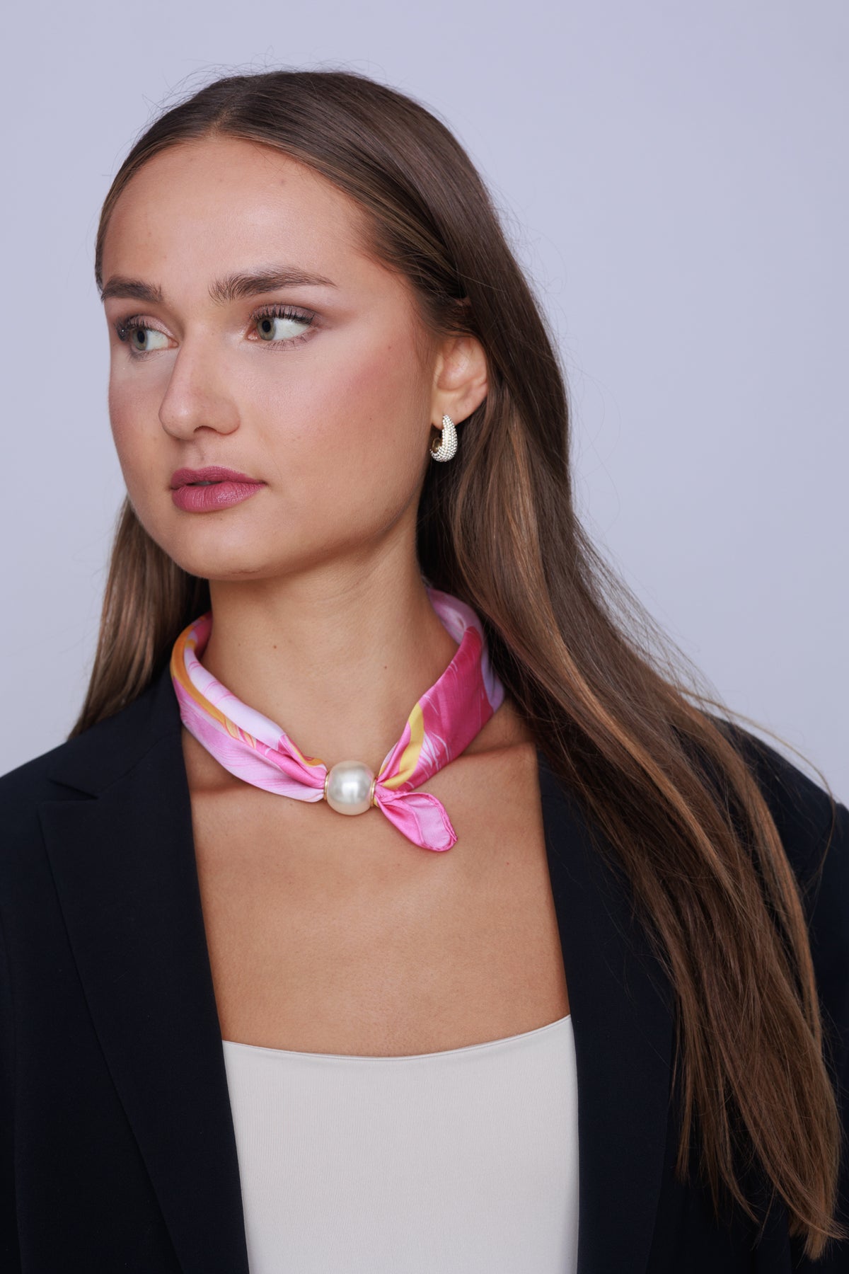 Růžový šátek s perlou | Pink Pearl Scarf
