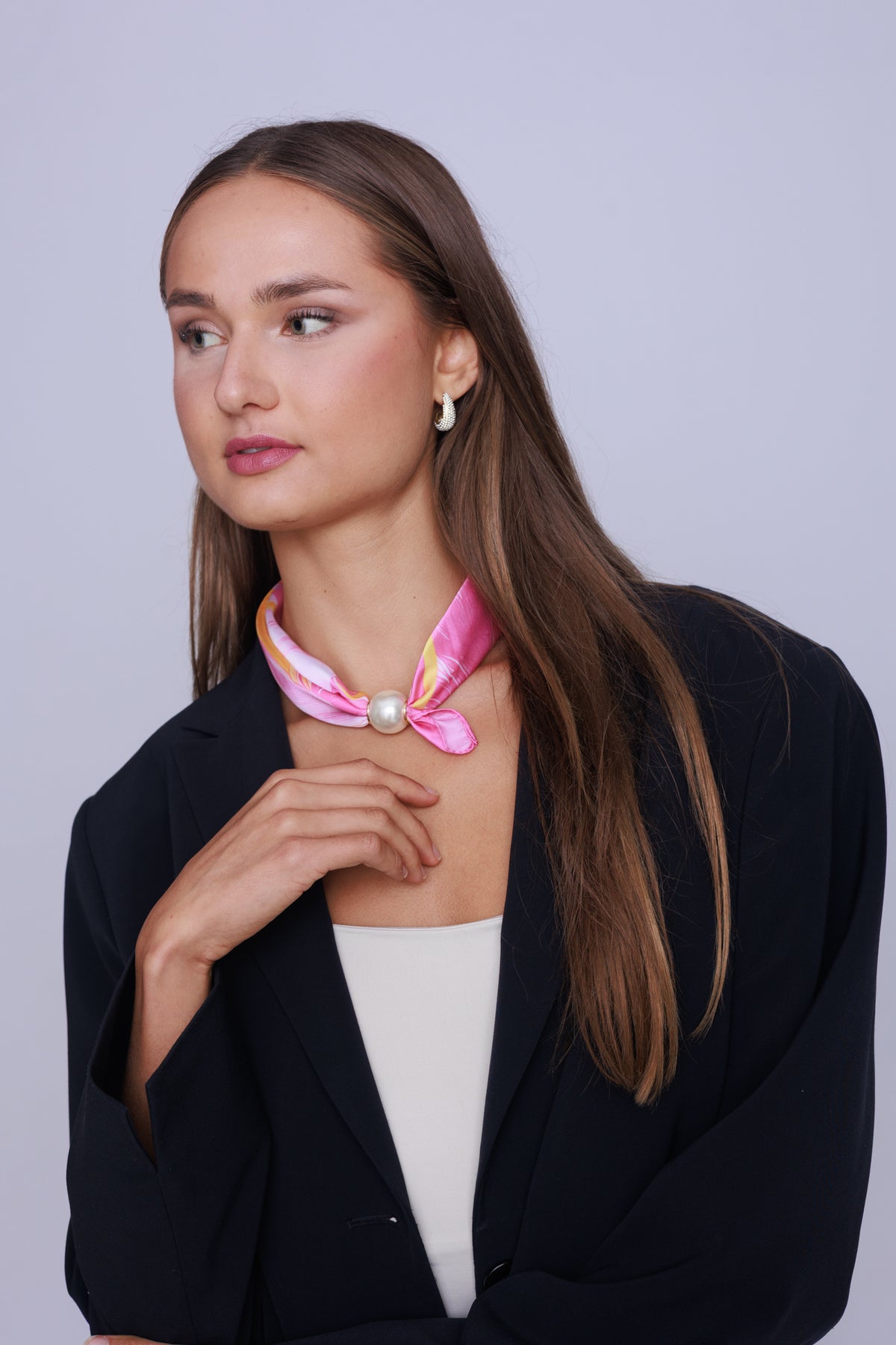 Růžový šátek s perlou | Pink Pearl Scarf