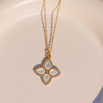 Náhrdelník Moonflower pearl