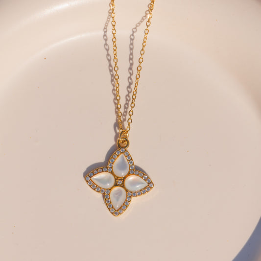 Náhrdelník Moonflower pearl