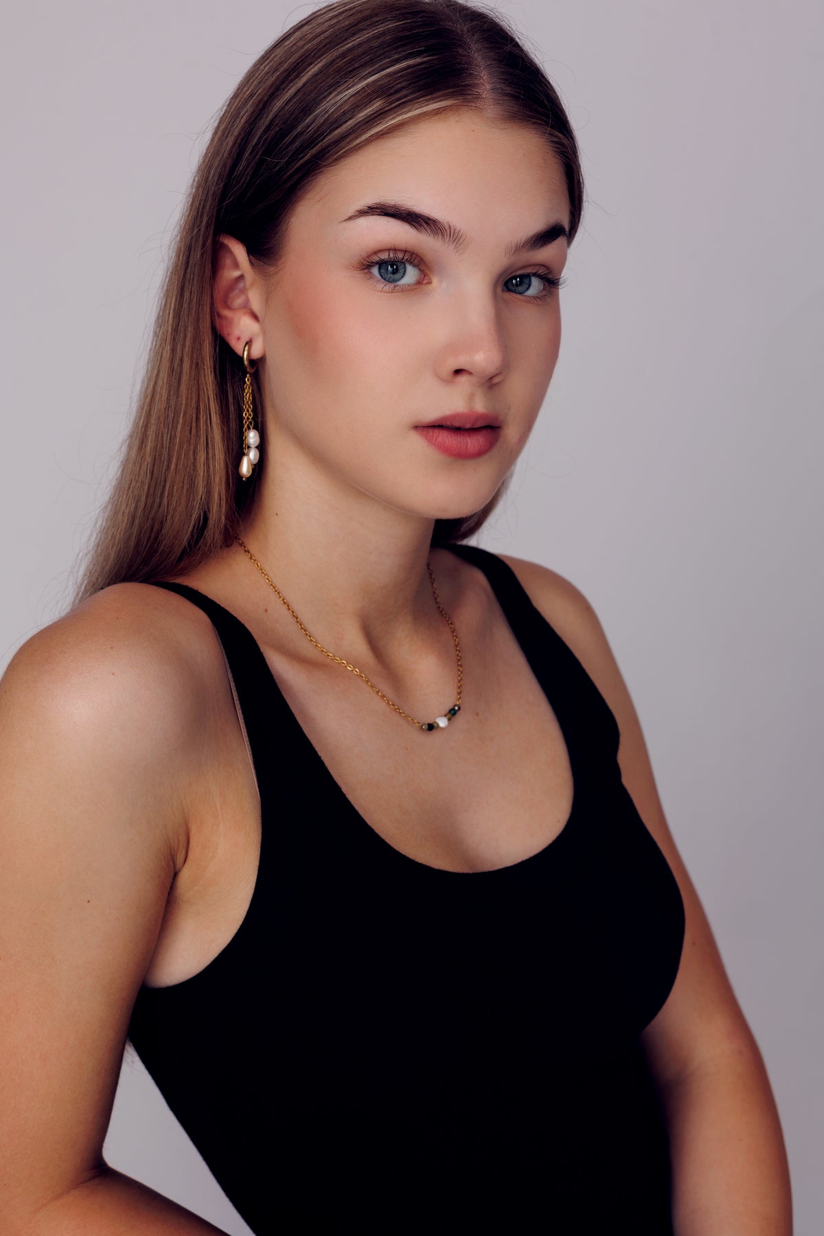 Zemité tóny se zlatým glow