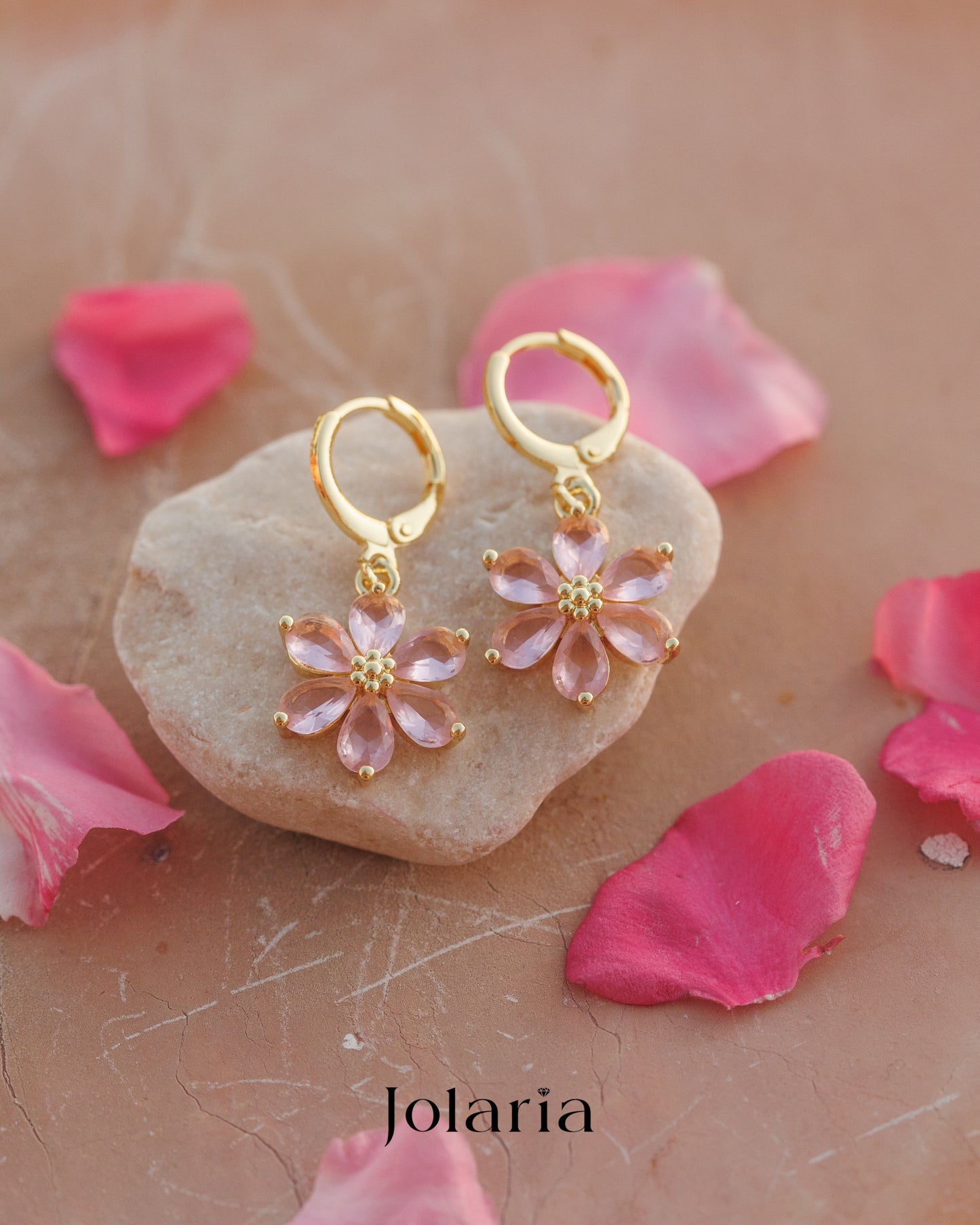 Pozlacené květinové náušnice s růžovými krystaly – Blossom Joy