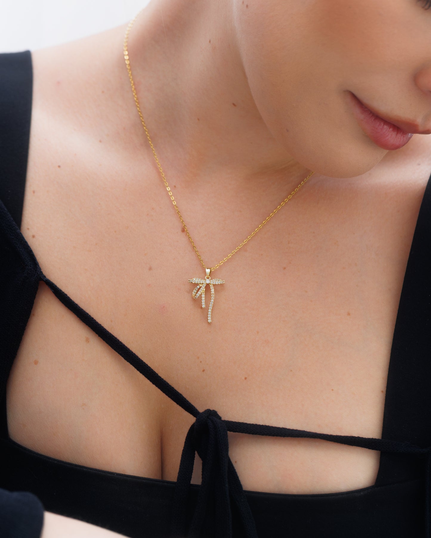 Náhrdelník Coquette s mašličkou, pozlacený