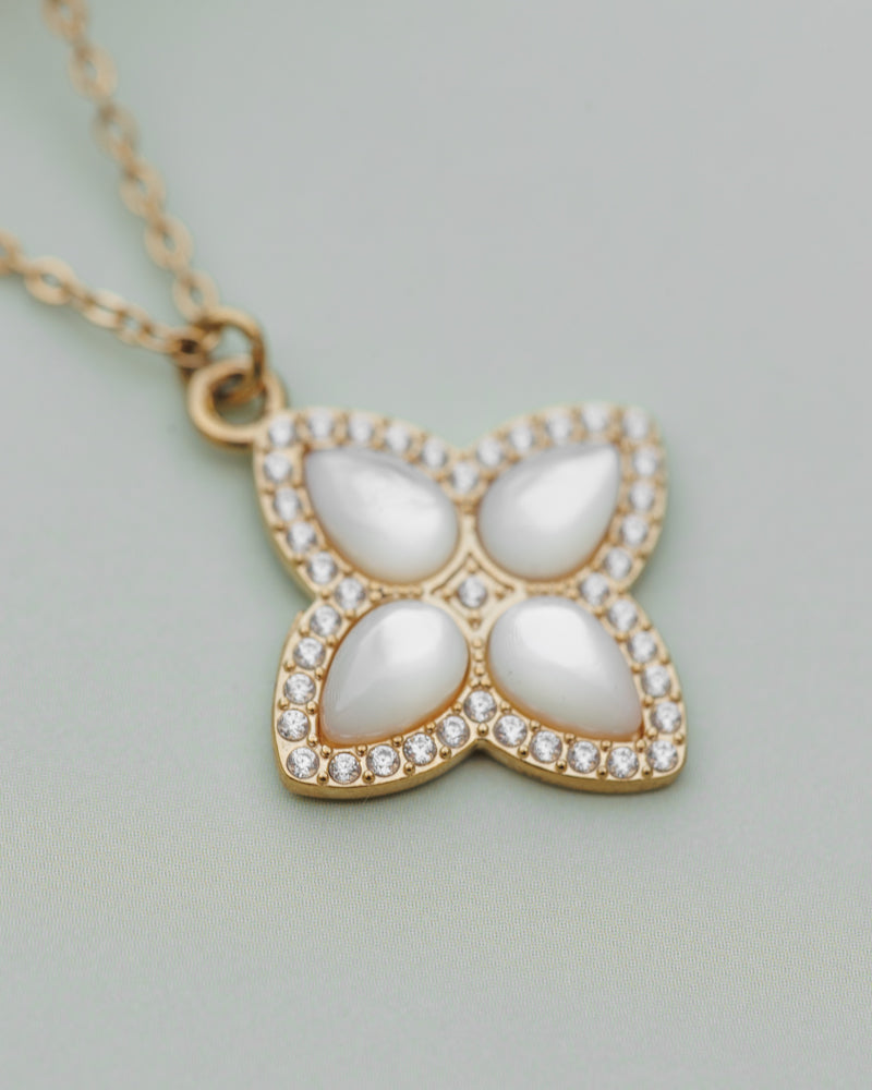 Náhrdelník s perleťovým květem | Moonflower Pearl