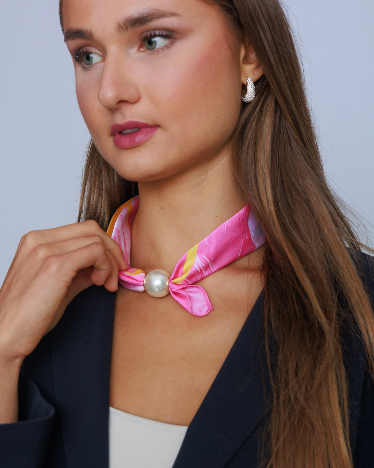 Růžový šátek s perlou | Pink Pearl Scarf