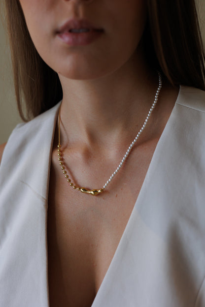 Asymetrický náhrdelník s perličkami Ciao bella