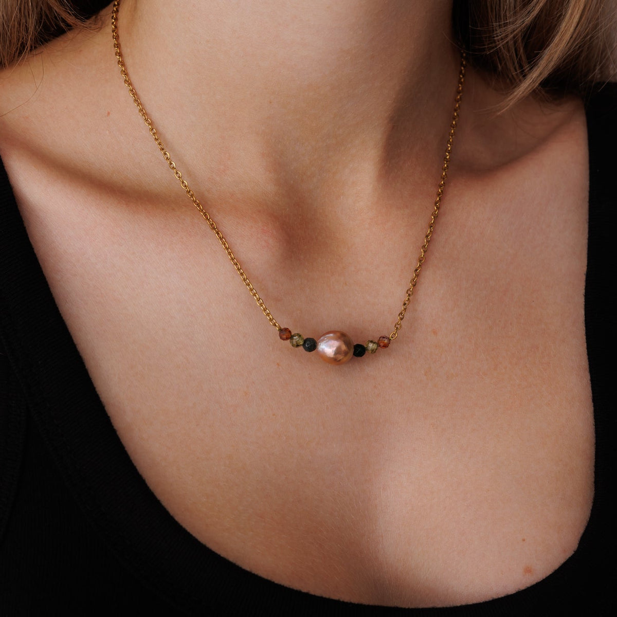 Náhrdelník s říční perlou, achátem a zirkoniemi | Ember Pearl
