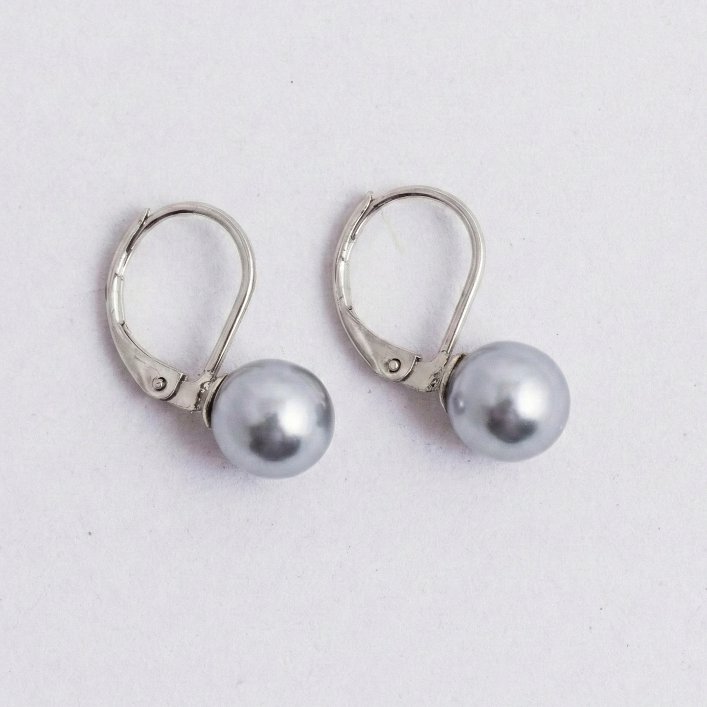 Náušnice s pelou Preciosa 8mm světle šedá