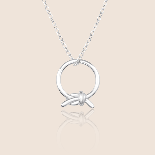 Stříbrný náhrdelník uzel – Tied Together