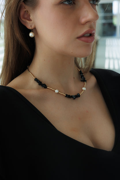 Náhrdelník Midnight Harmony - obsidián, hematit a říční perly